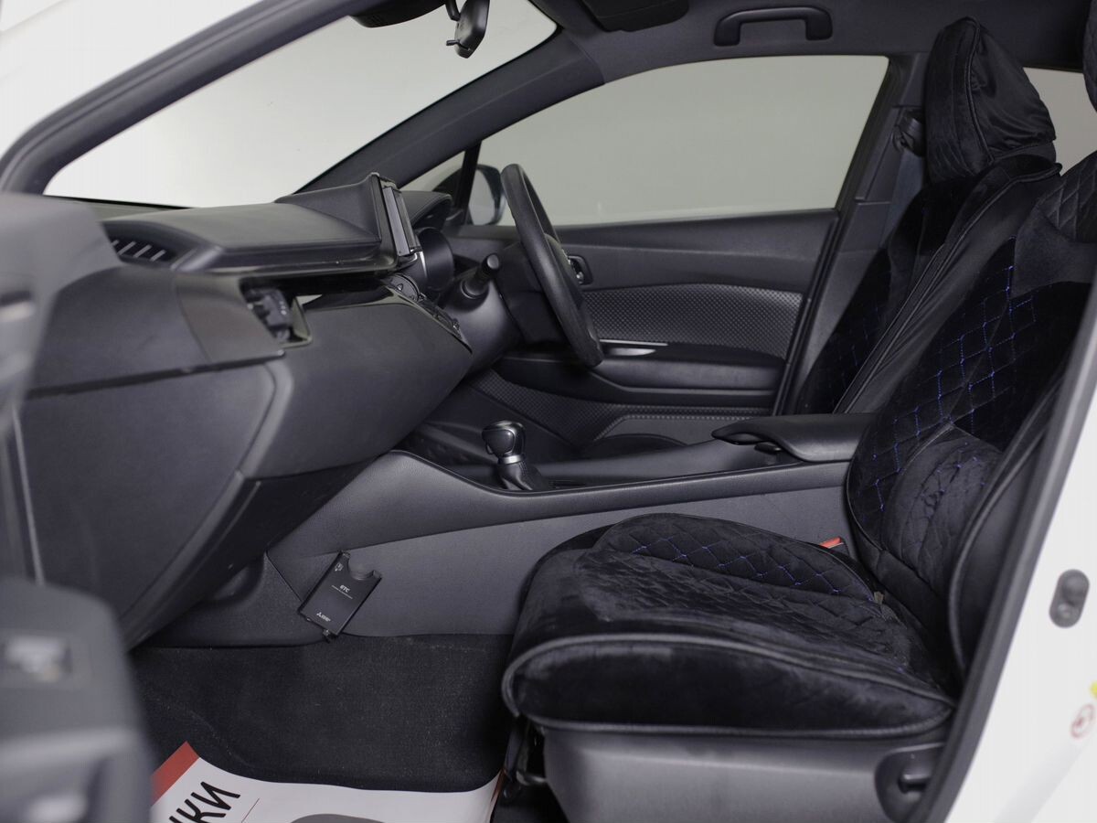 Toyota C-HR 2019 - фото автомобиля