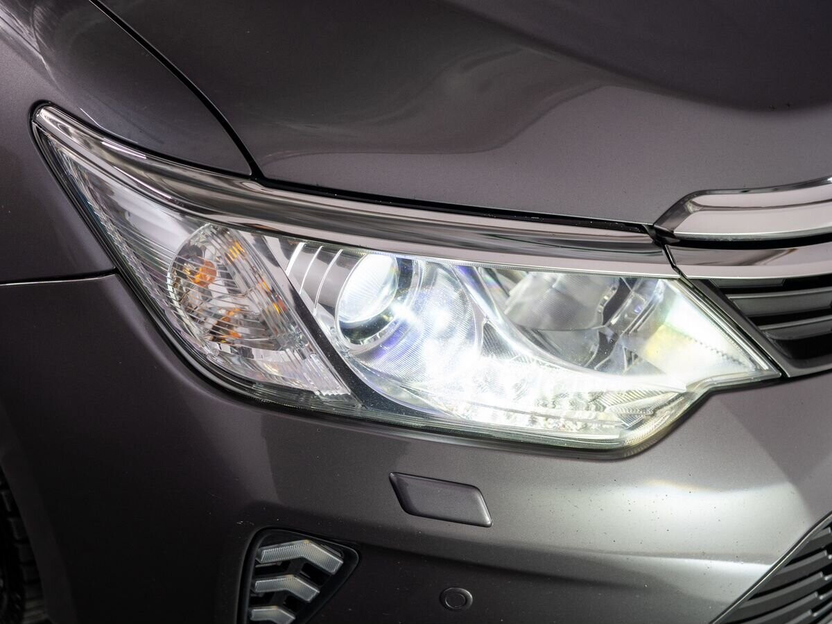 Toyota Camry 2015 - фото автомобиля