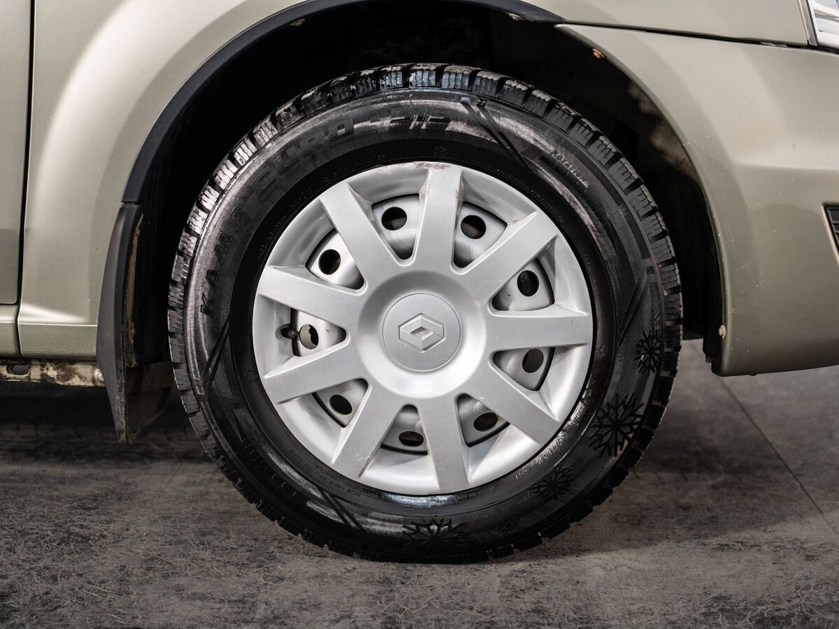 Renault Logan 2011 - фото автомобиля