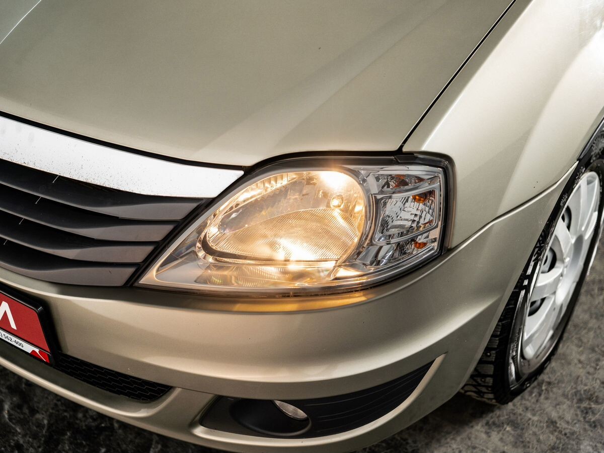 Renault Logan 2011 - фото автомобиля