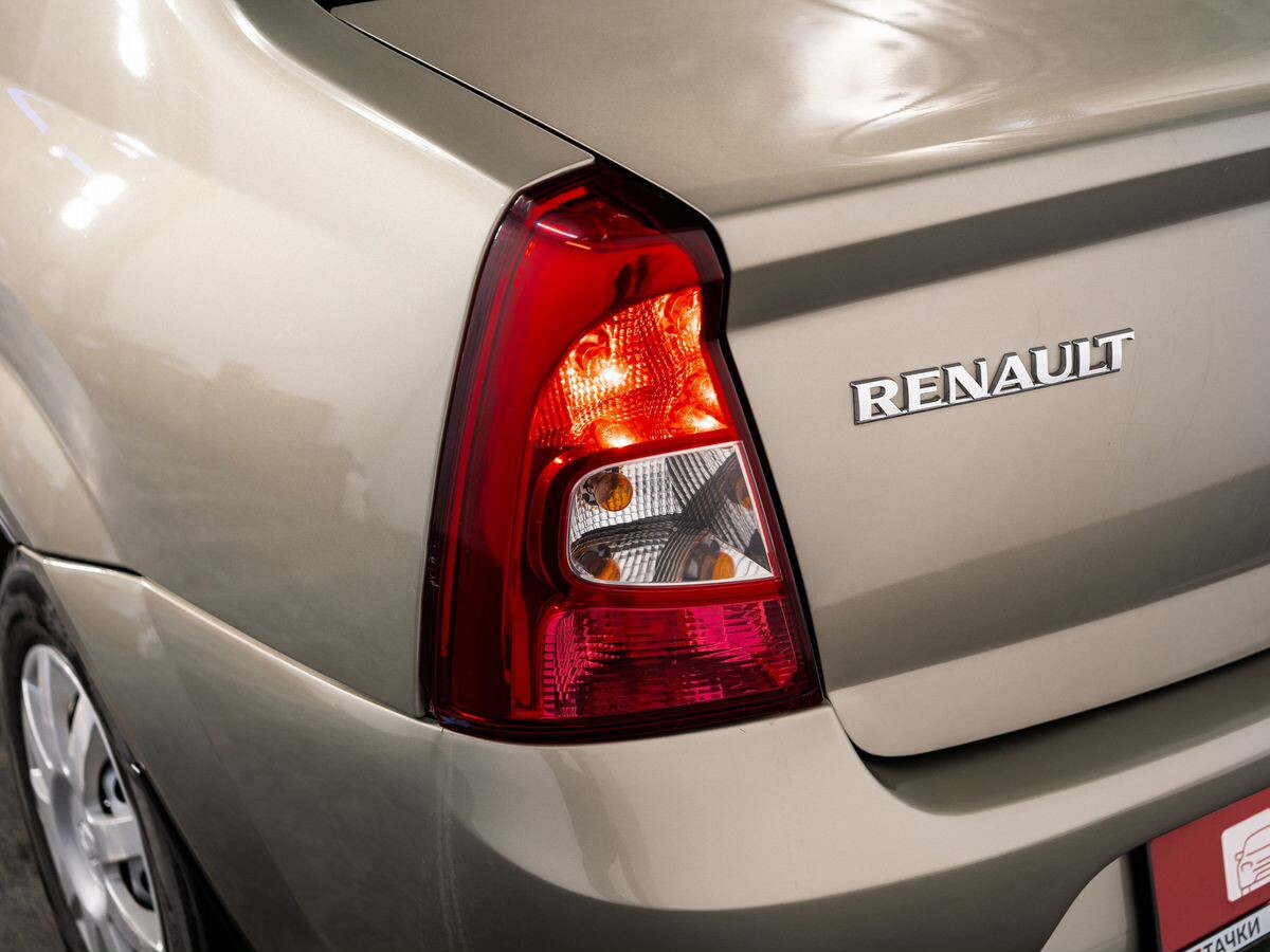 Renault Logan 2011 - фото автомобиля