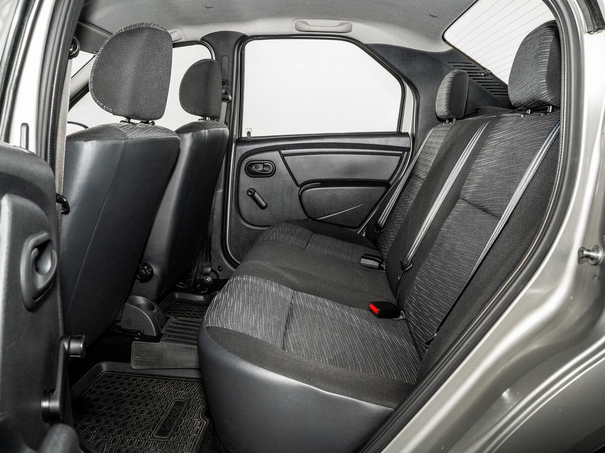 Renault Logan 2011 - фото автомобиля