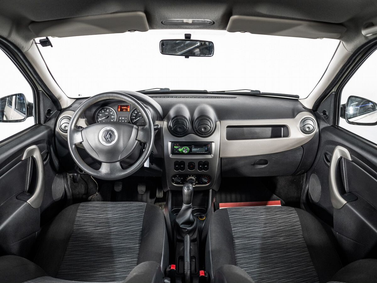 Renault Logan 2011 - фото автомобиля