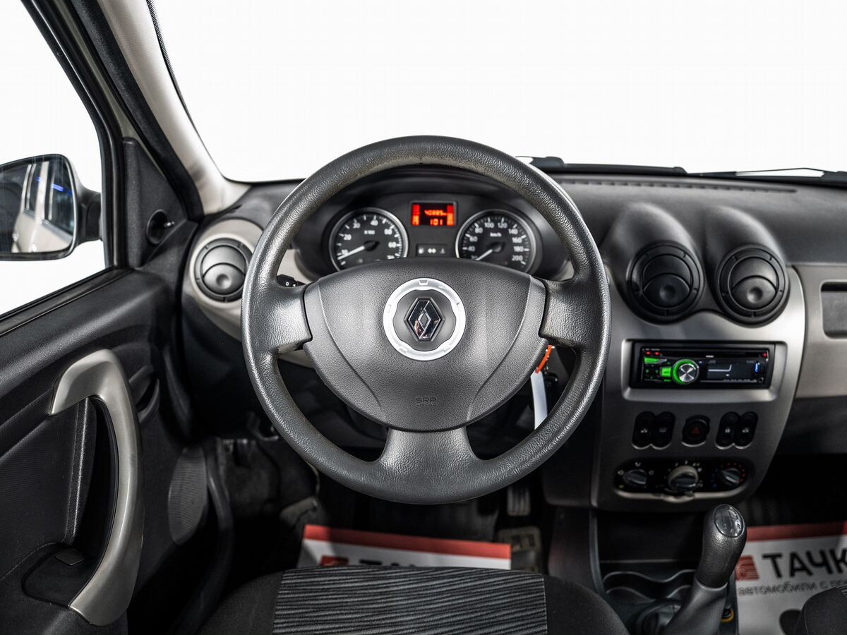 Renault Logan 2011 - фото автомобиля