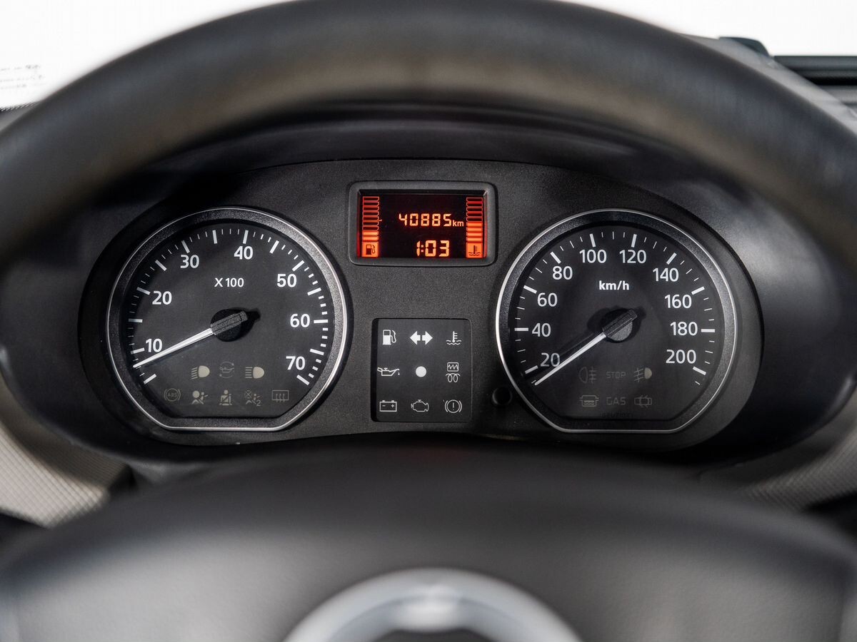 Renault Logan 2011 - фото автомобиля