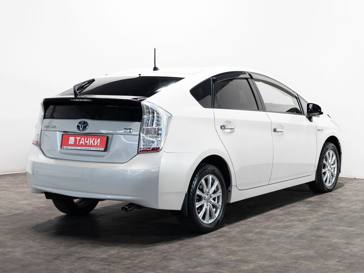 Toyota Prius 2010 - фото автомобиля