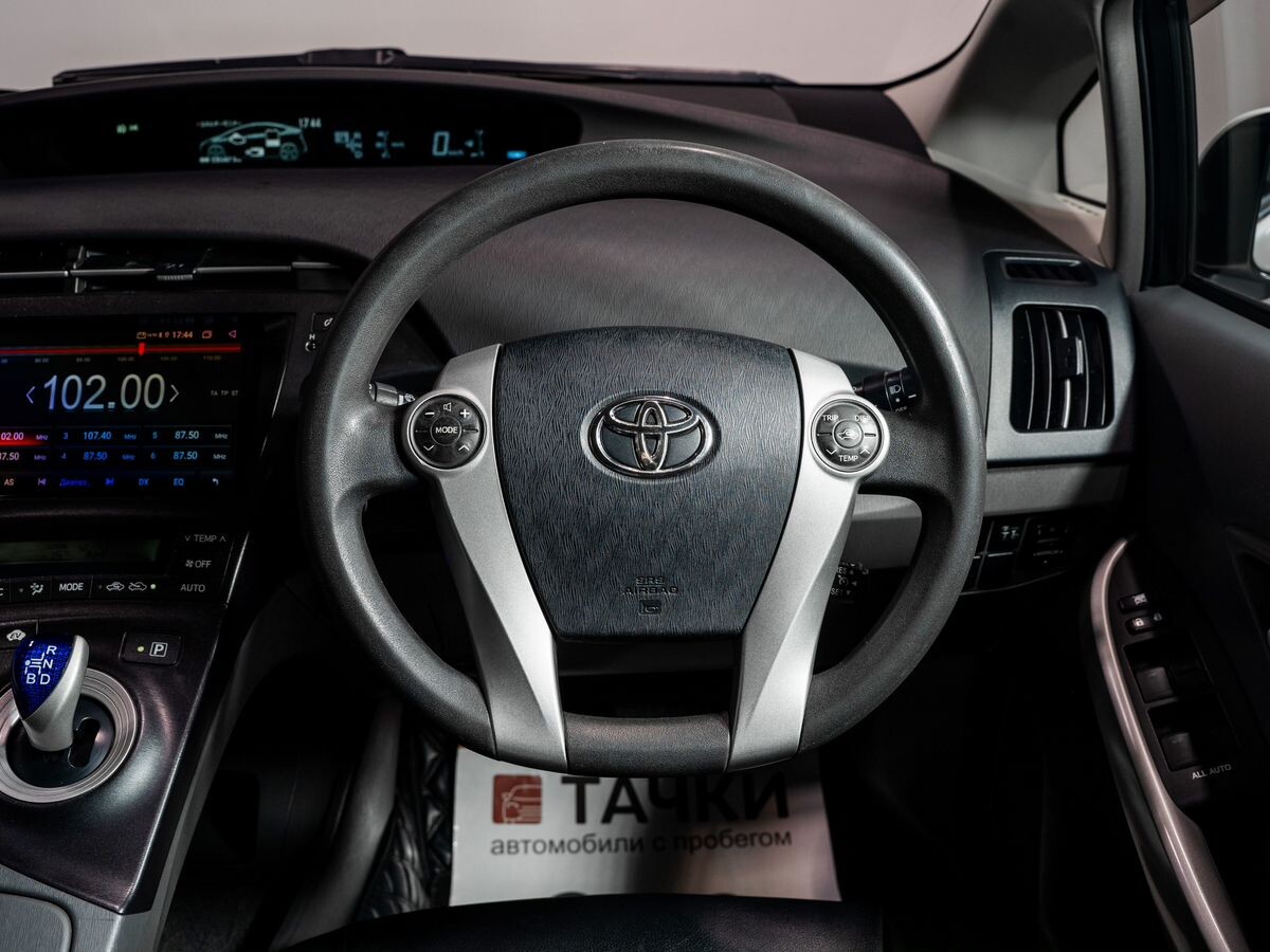 Toyota Prius 2010 - фото автомобиля