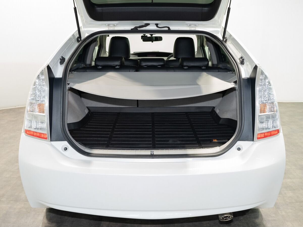 Toyota Prius 2010 - фото автомобиля