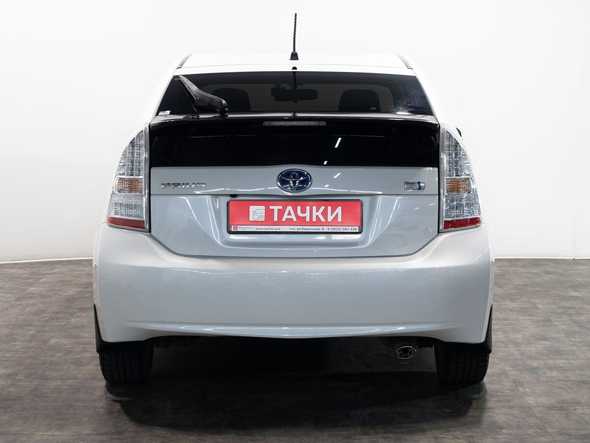Toyota Prius 2010 - фото автомобиля