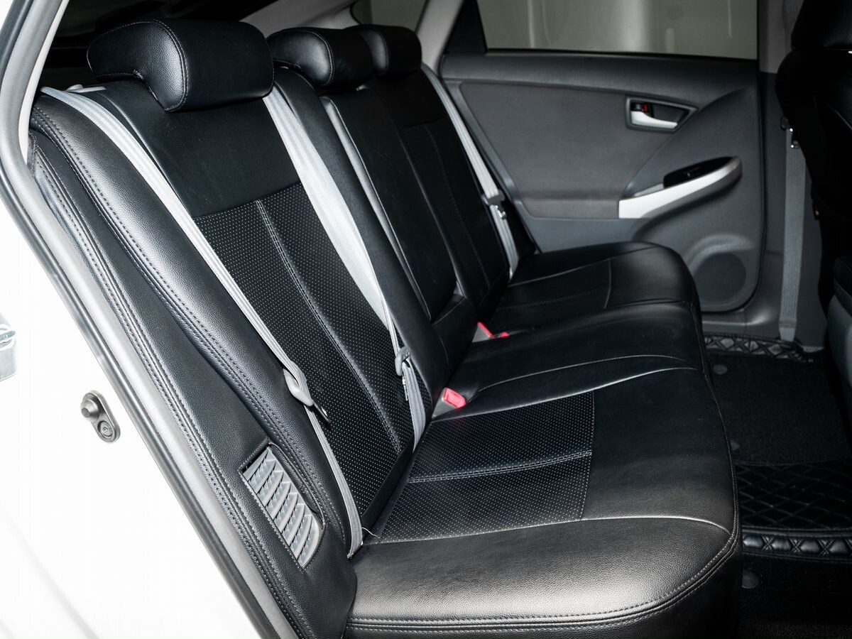 Toyota Prius 2010 - фото автомобиля