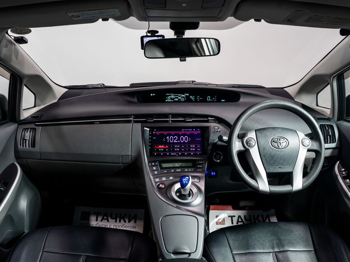 Toyota Prius 2010 - фото автомобиля