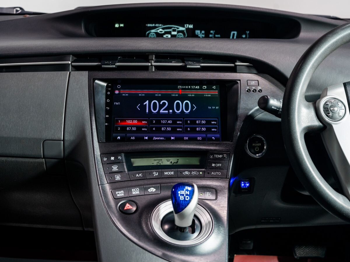 Toyota Prius 2010 - фото автомобиля