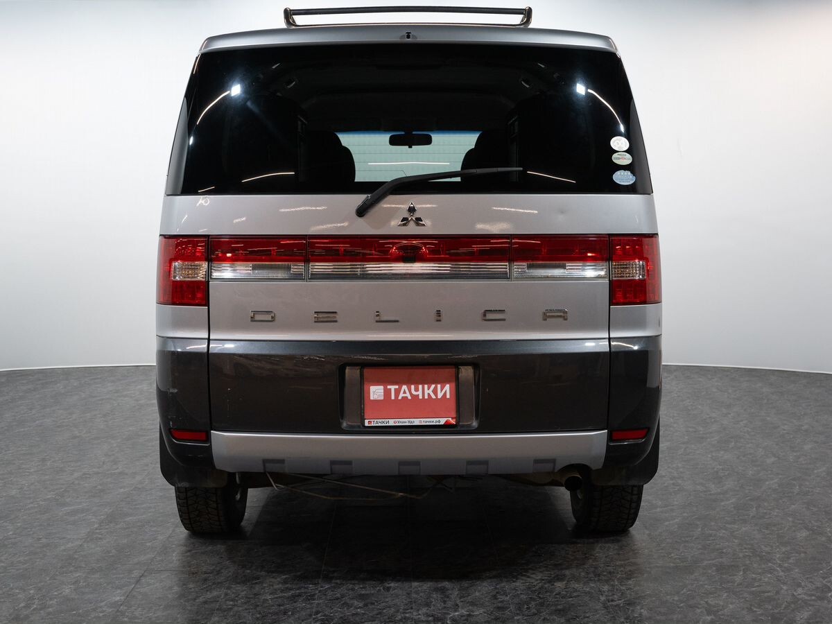 Mitsubishi Delica D:5 2011 - фото автомобиля