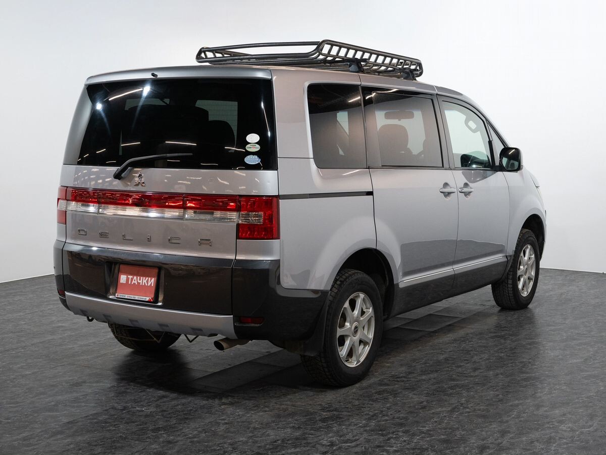 Mitsubishi Delica D:5 2011 - фото автомобиля