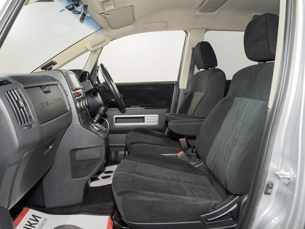 Mitsubishi Delica D:5 2011 - фото автомобиля