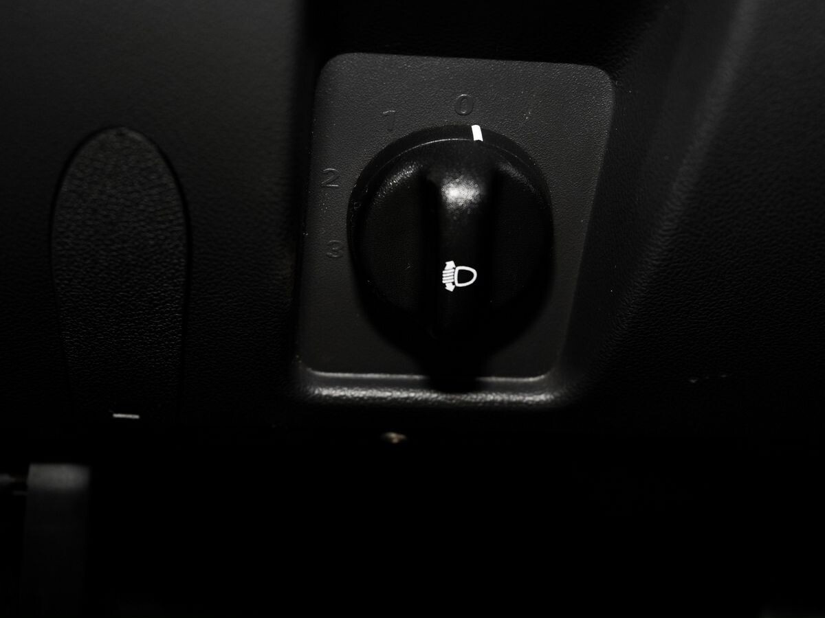 Renault Logan 2011 - фото автомобиля