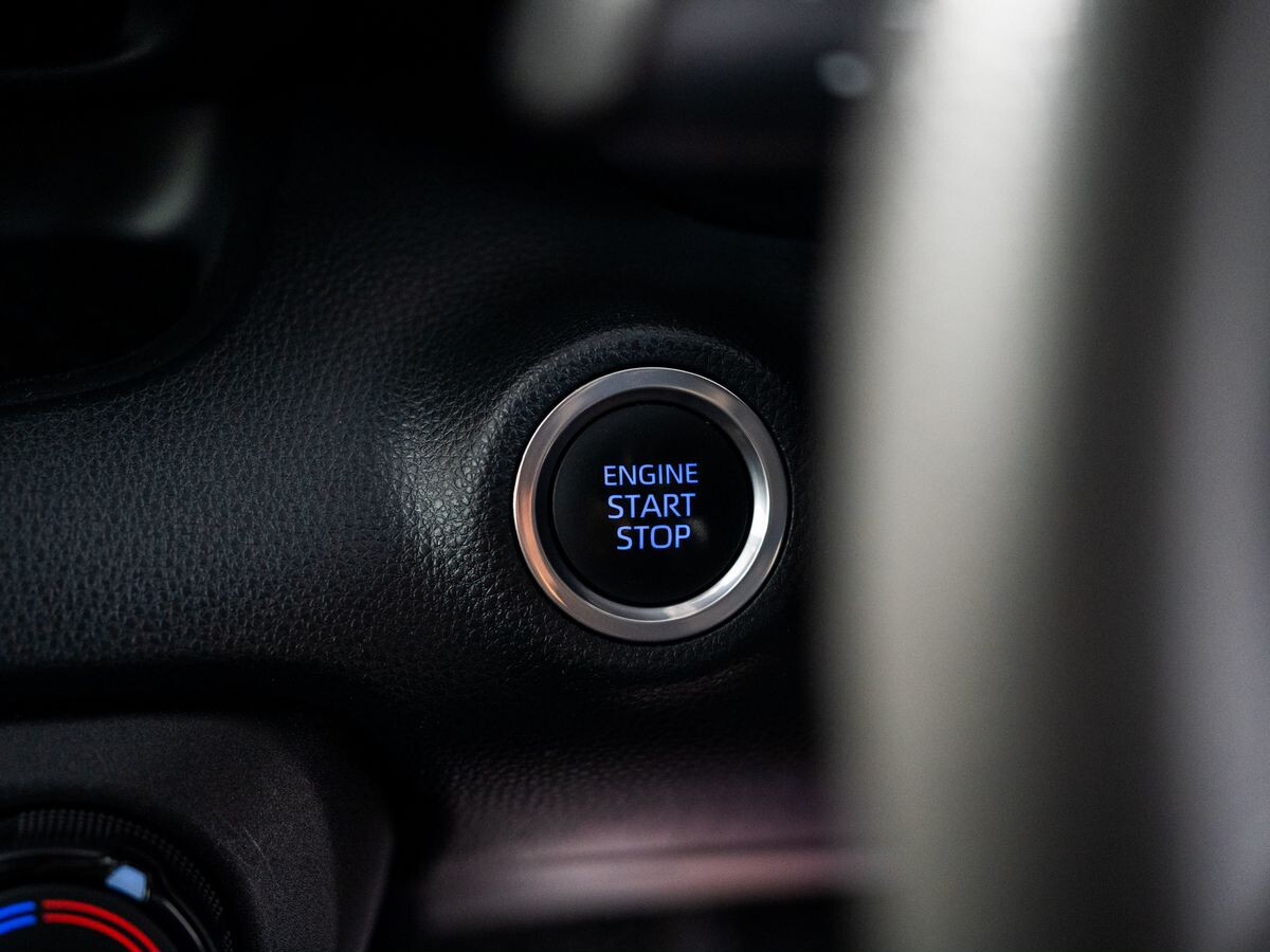 Toyota Yaris 2021 - фото автомобиля