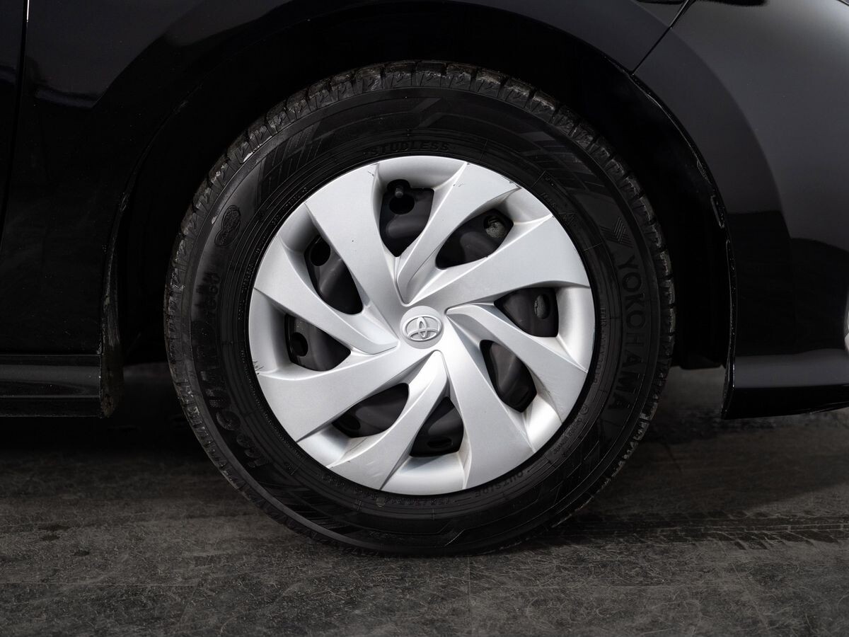 Toyota Yaris 2021 - фото автомобиля