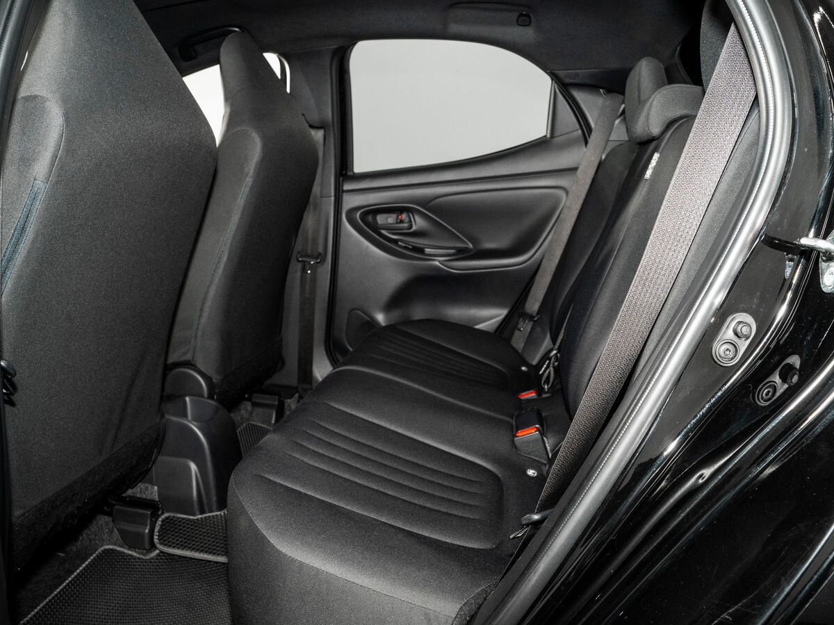 Toyota Yaris 2021 - фото автомобиля