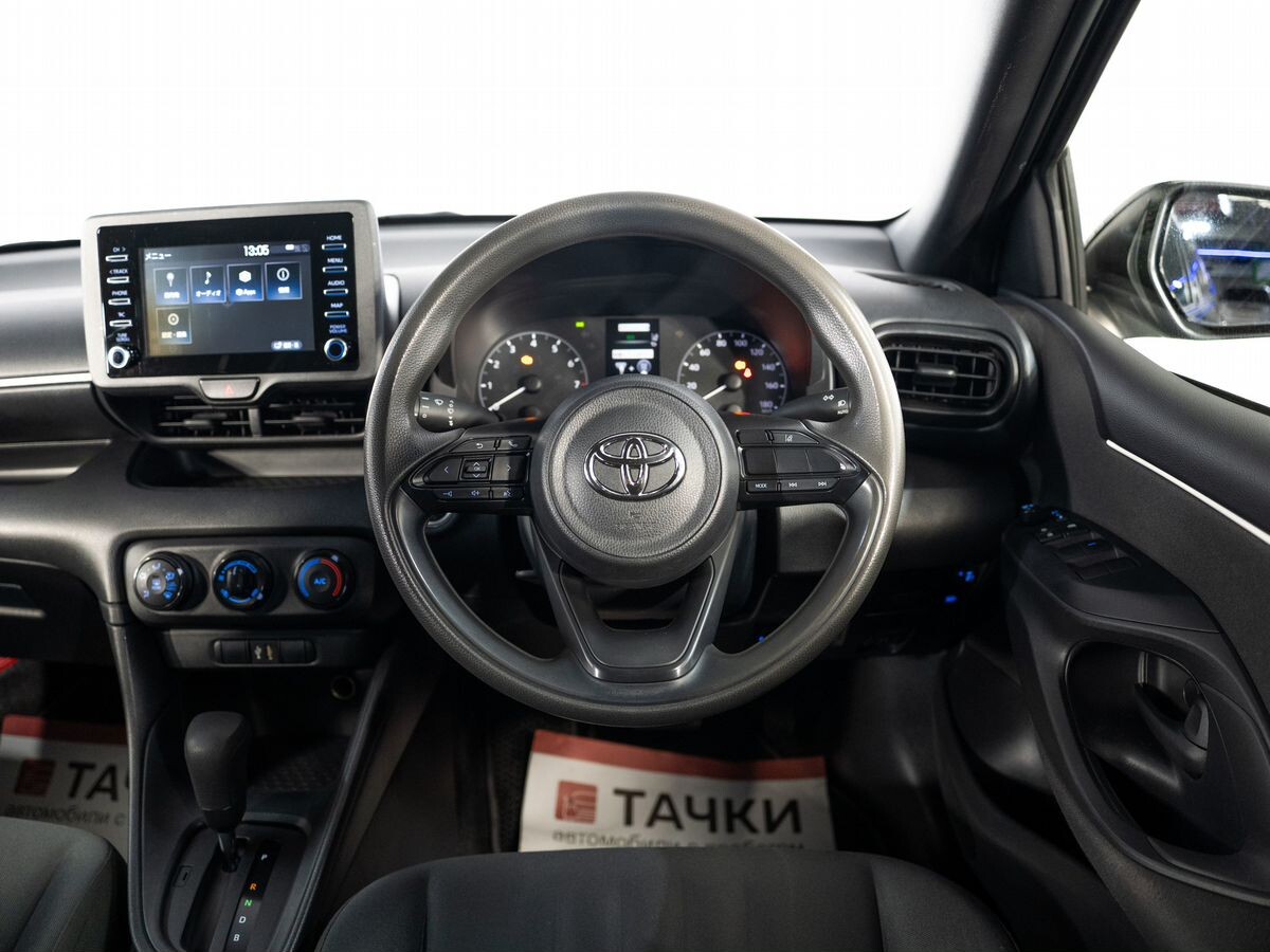 Toyota Yaris 2021 - фото автомобиля