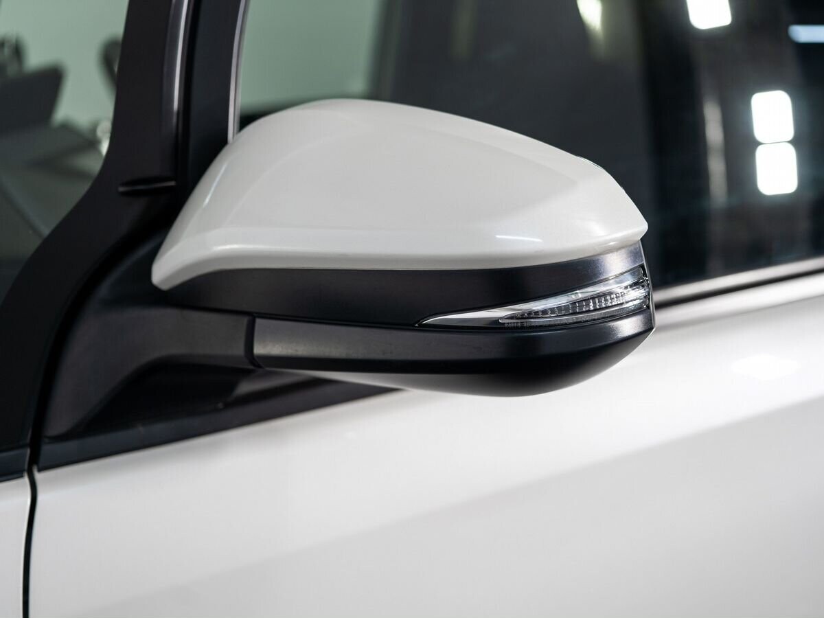 Toyota Noah 2018 - фото автомобиля