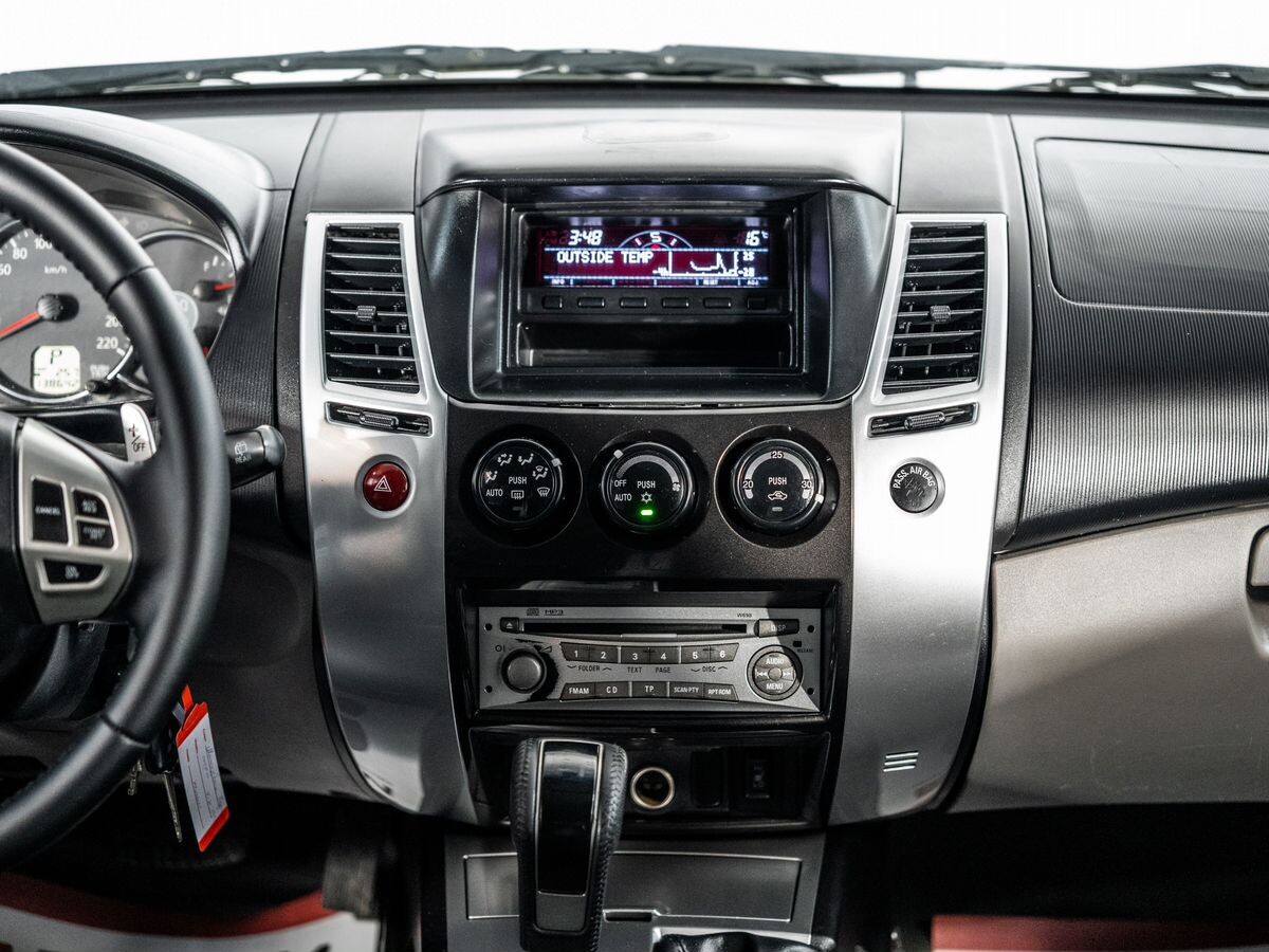 Mitsubishi Pajero Sport 2011 - фото автомобиля