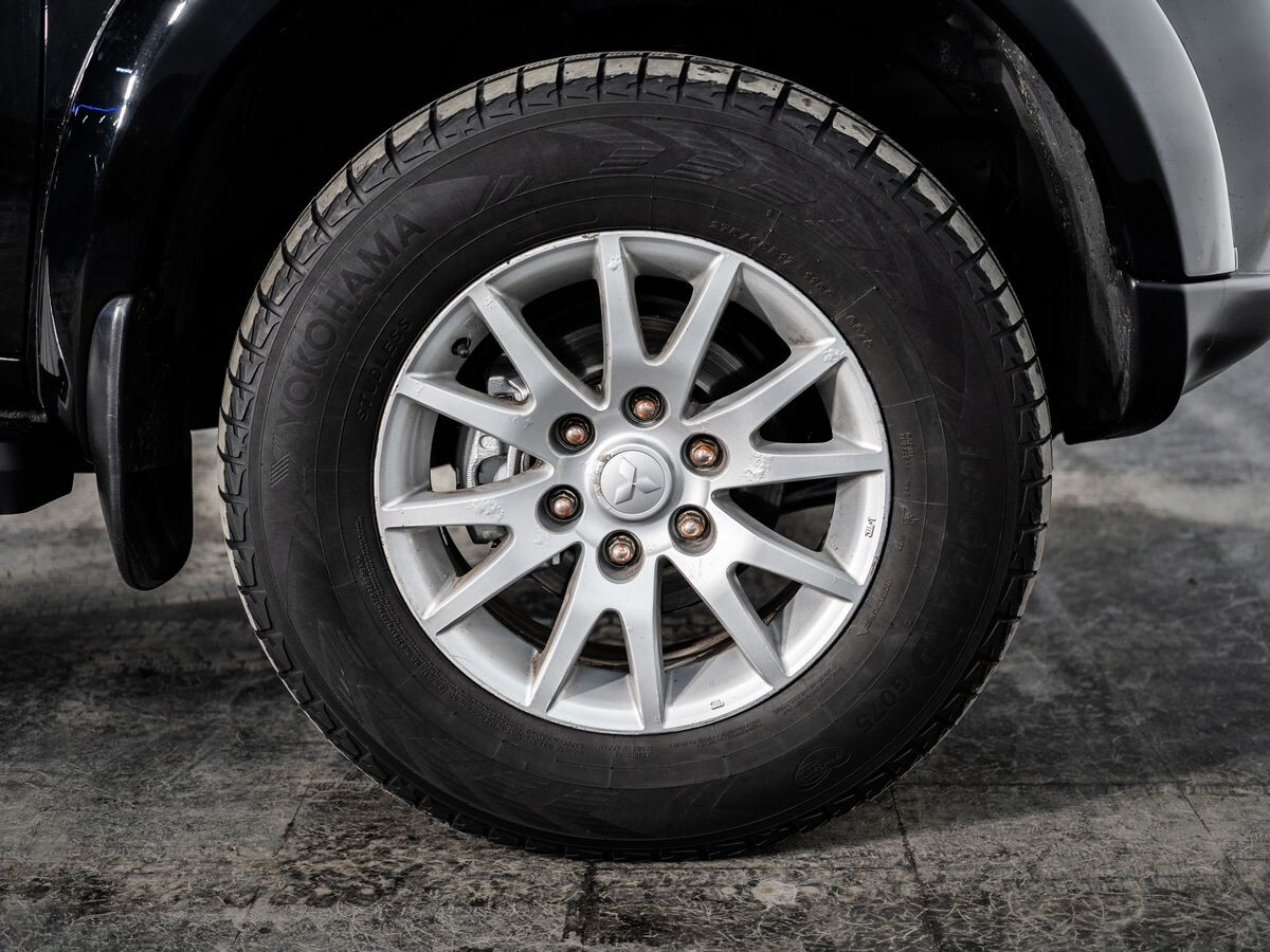 Mitsubishi Pajero Sport 2011 - фото автомобиля