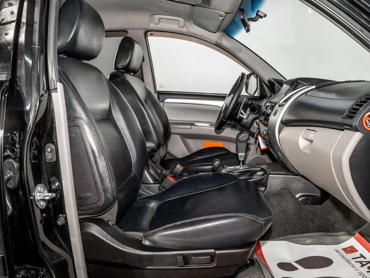 Mitsubishi Pajero Sport 2011 - фото автомобиля