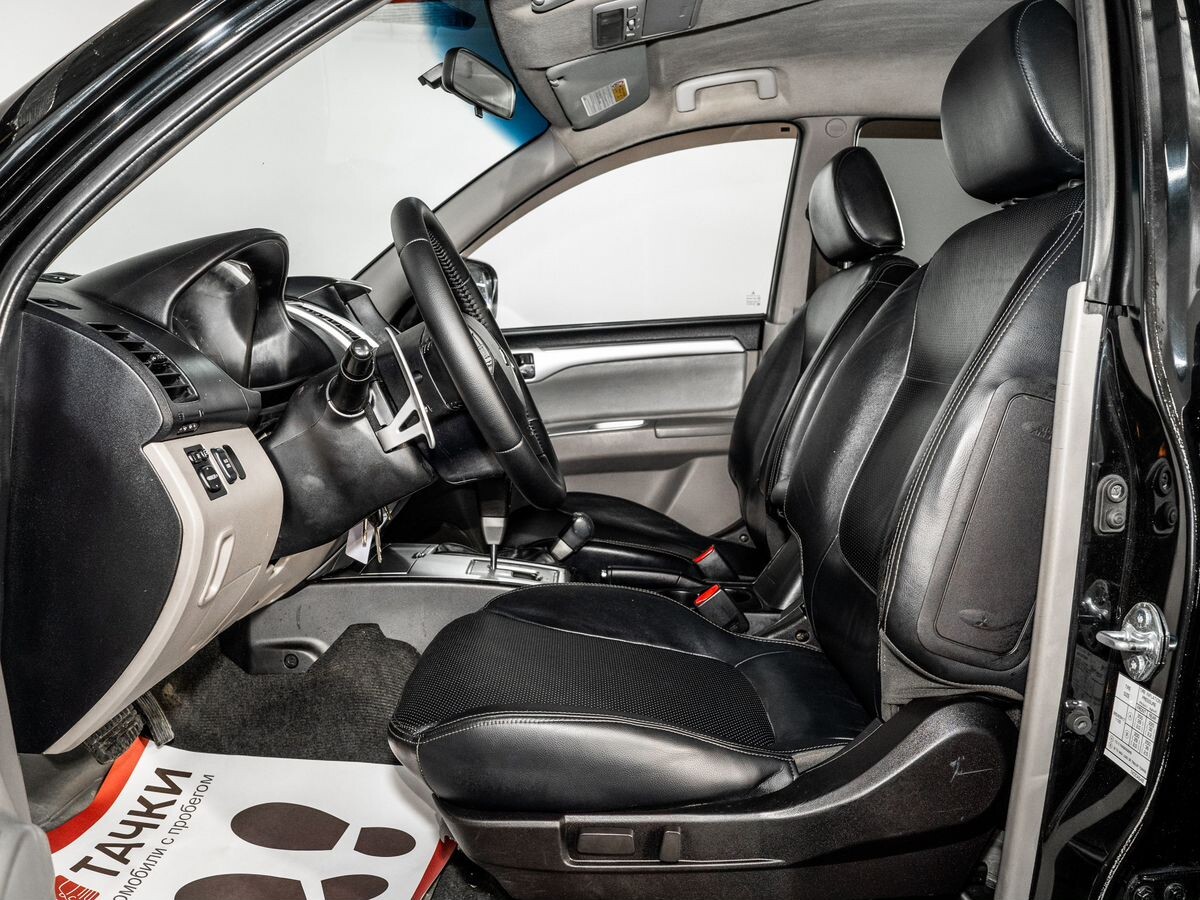 Mitsubishi Pajero Sport 2011 - фото автомобиля