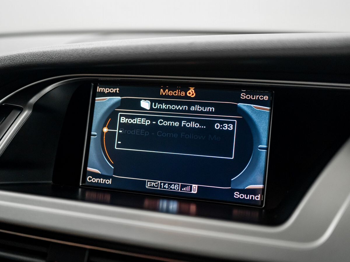 Audi A4 2010 - фото автомобиля