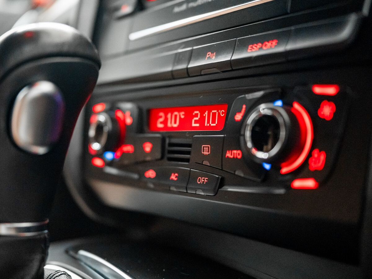 Audi A4 2010 - фото автомобиля