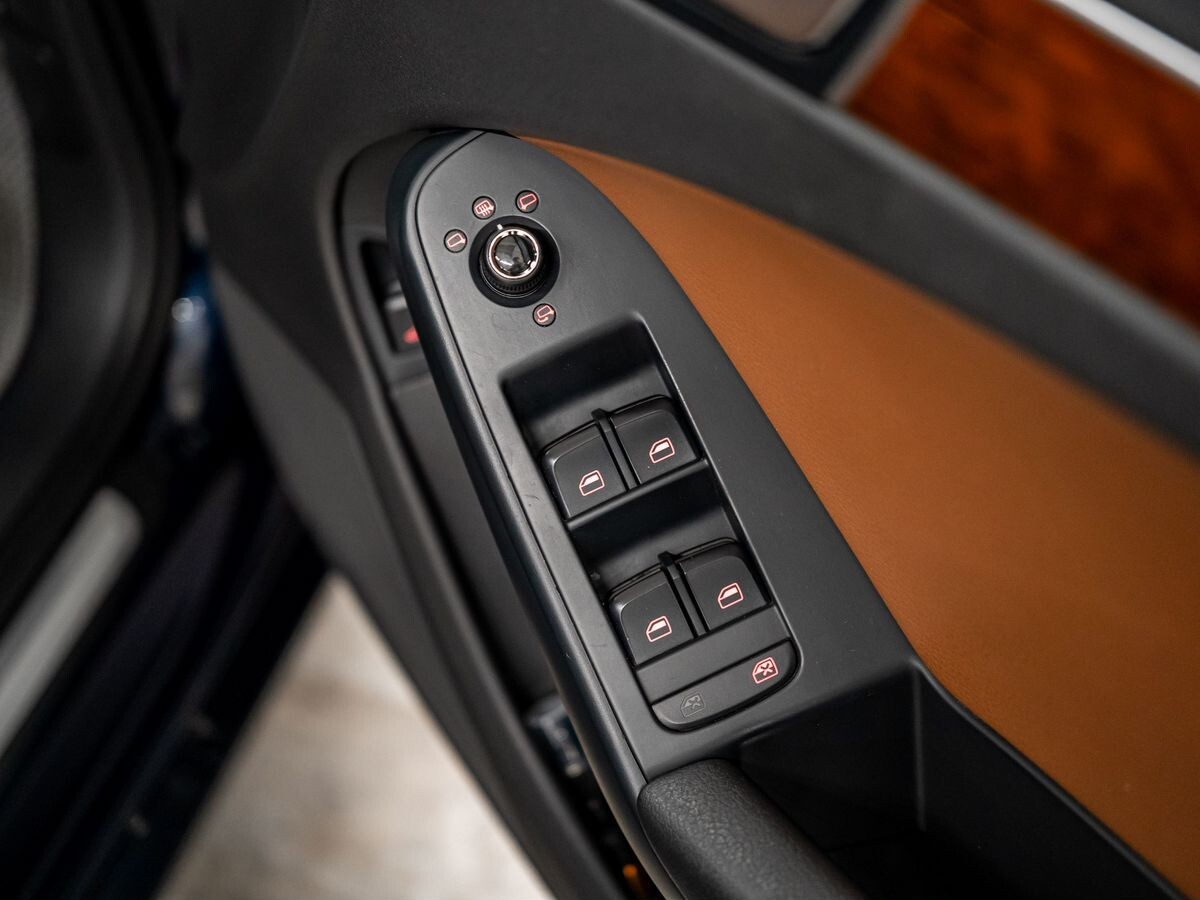 Audi A4 2010 - фото автомобиля