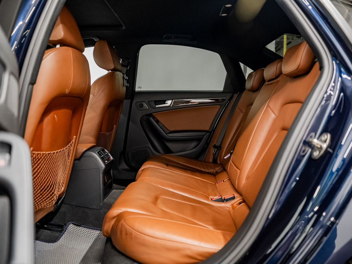 Audi A4 2010 - фото автомобиля