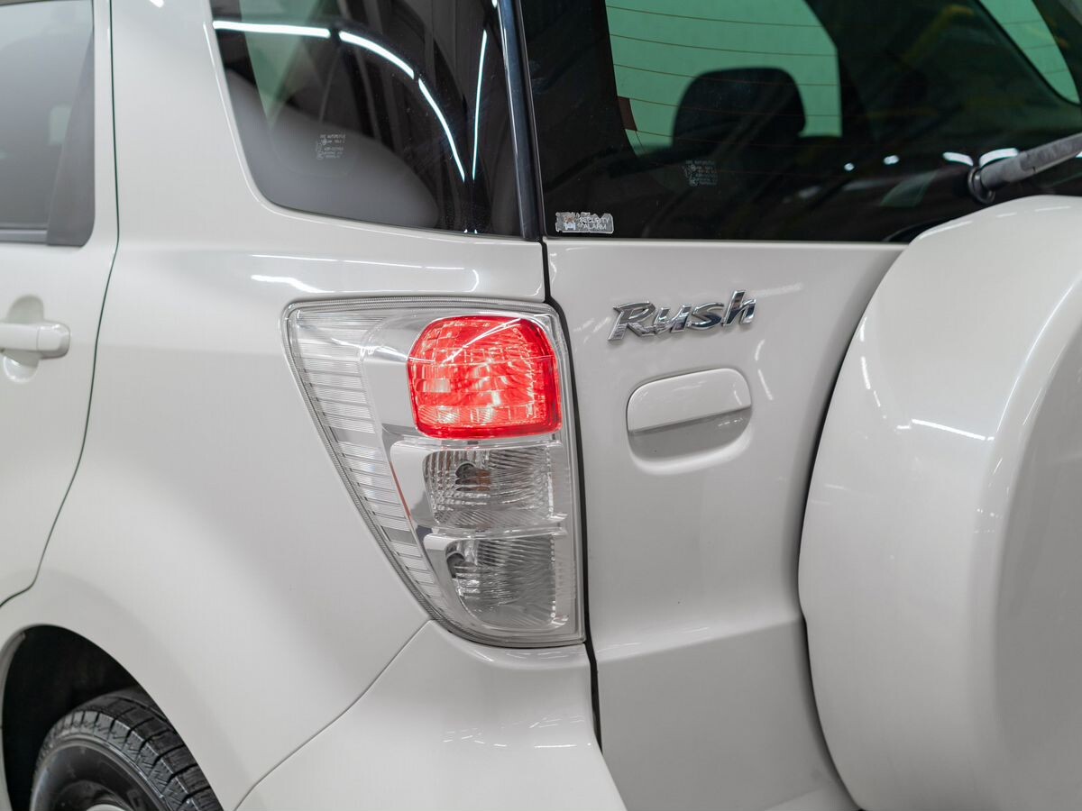 Toyota Rush 2009 - фото автомобиля