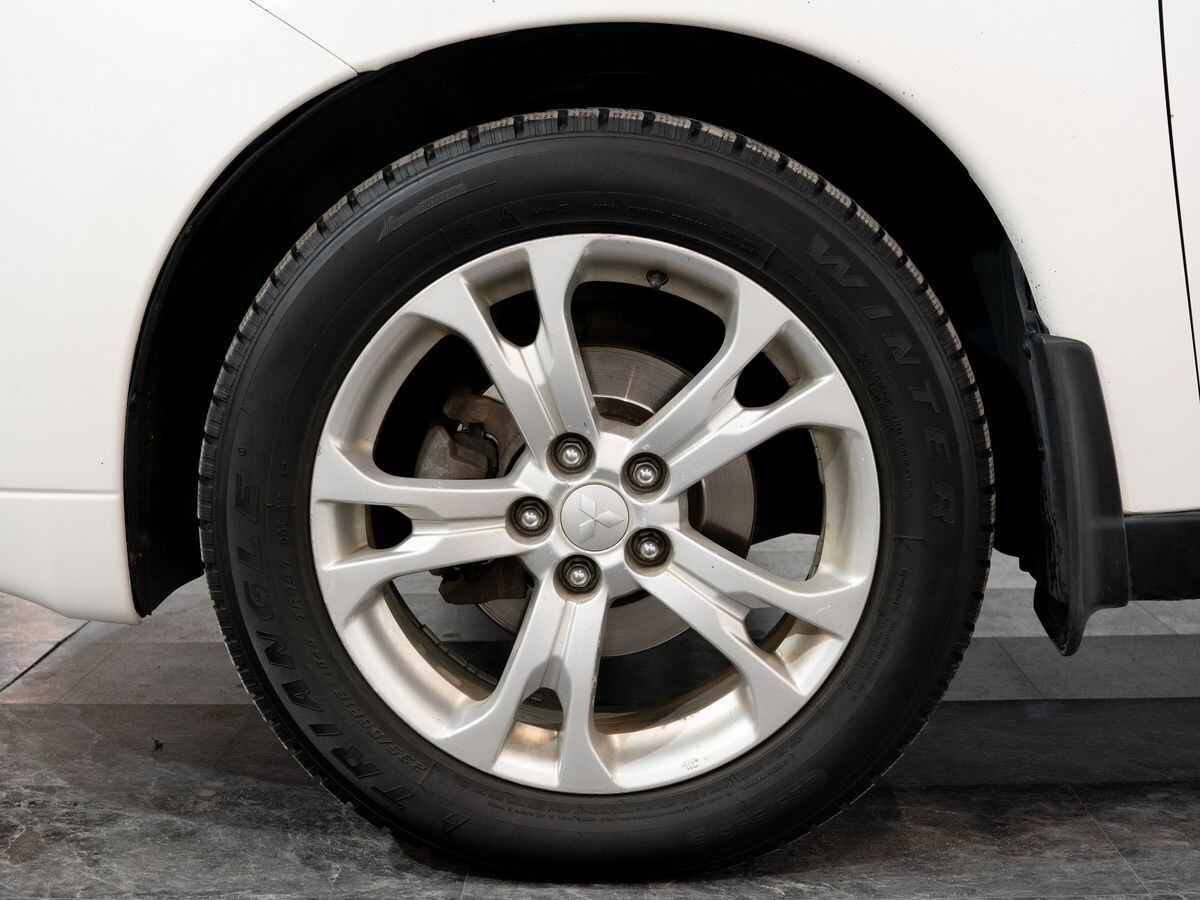 Mitsubishi Outlander 2012 - фото автомобиля