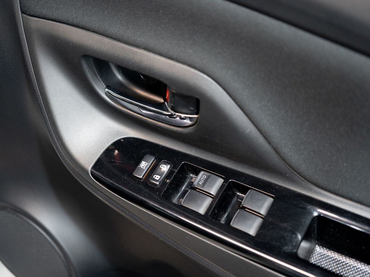 Toyota Vitz 2019 - фото автомобиля