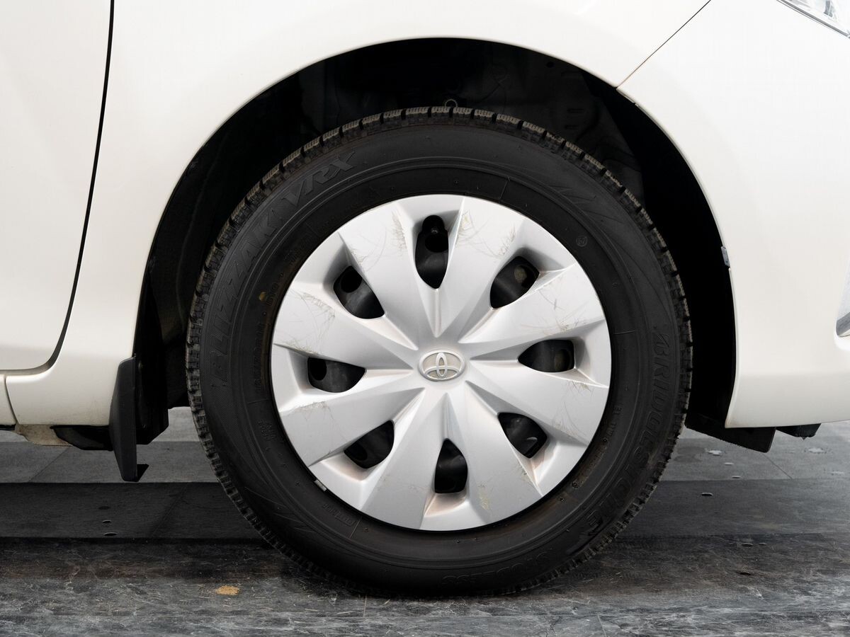 Toyota Vitz 2019 - фото автомобиля