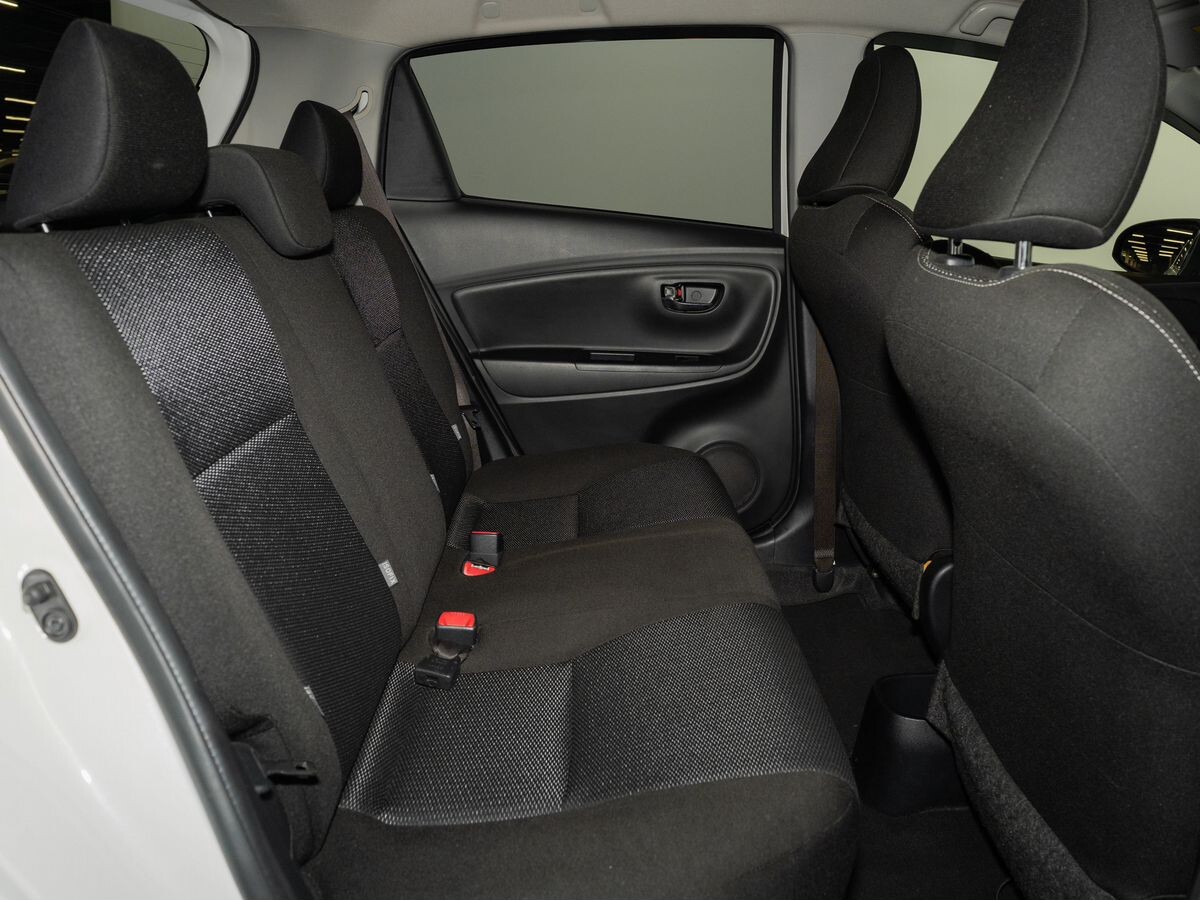 Toyota Vitz 2019 - фото автомобиля