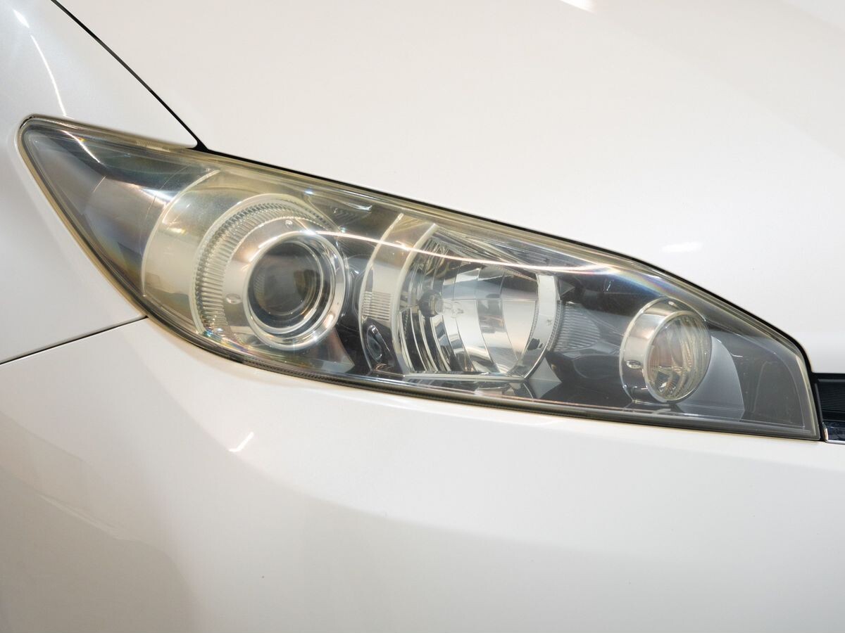 Toyota Wish 2009 - фото автомобиля