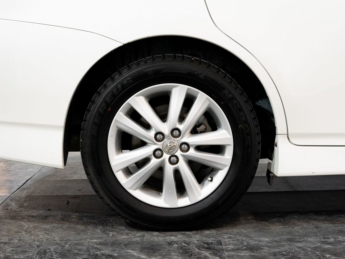 Toyota Wish 2009 - фото автомобиля