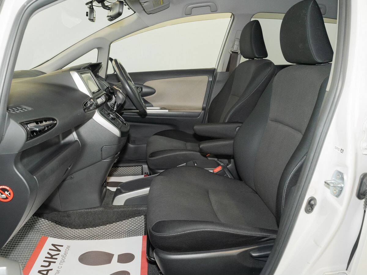 Toyota Wish 2009 - фото автомобиля