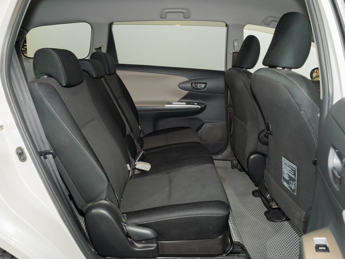 Toyota Wish 2009 - фото автомобиля