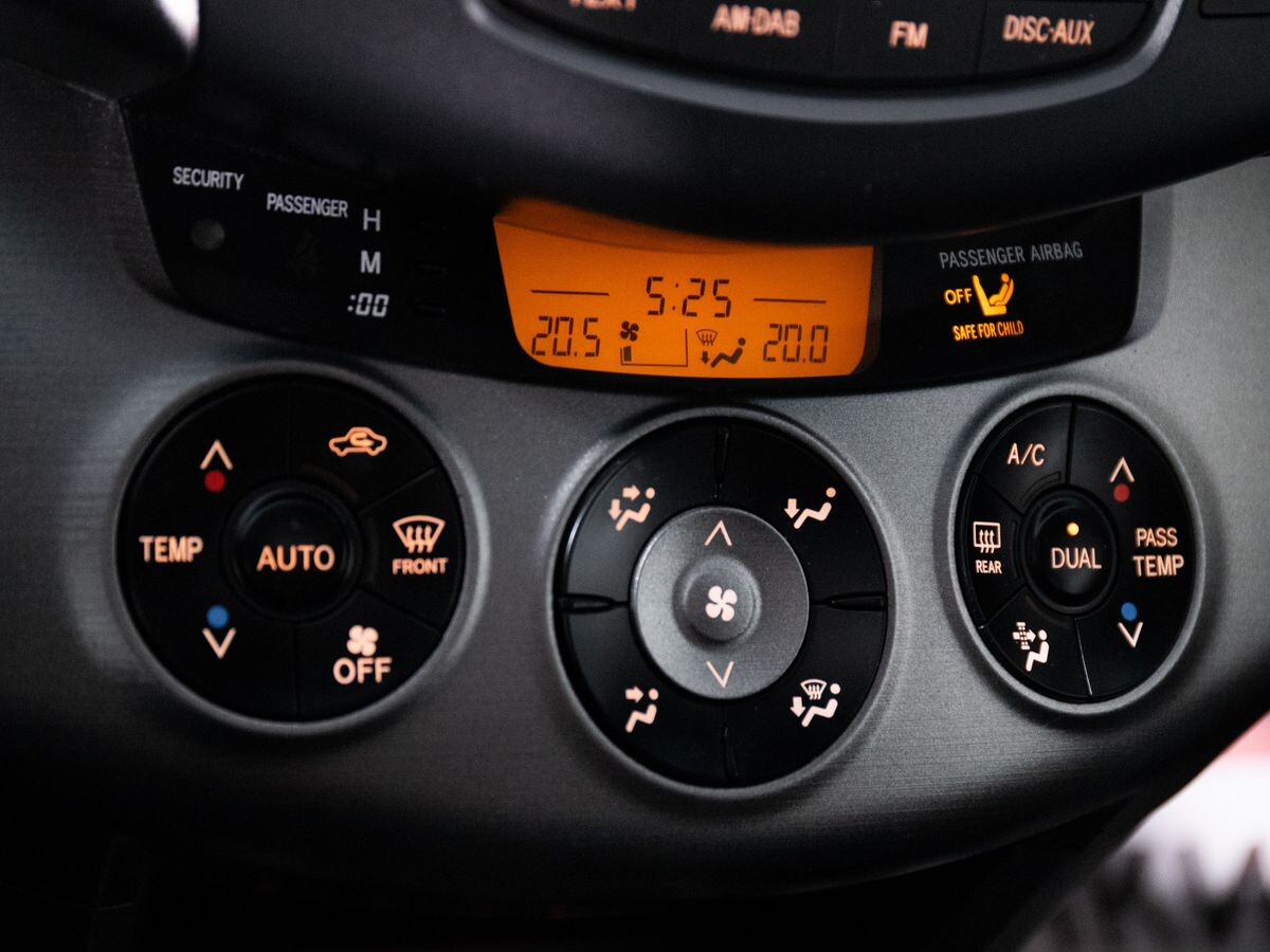 Toyota RAV4 2011 - фото автомобиля