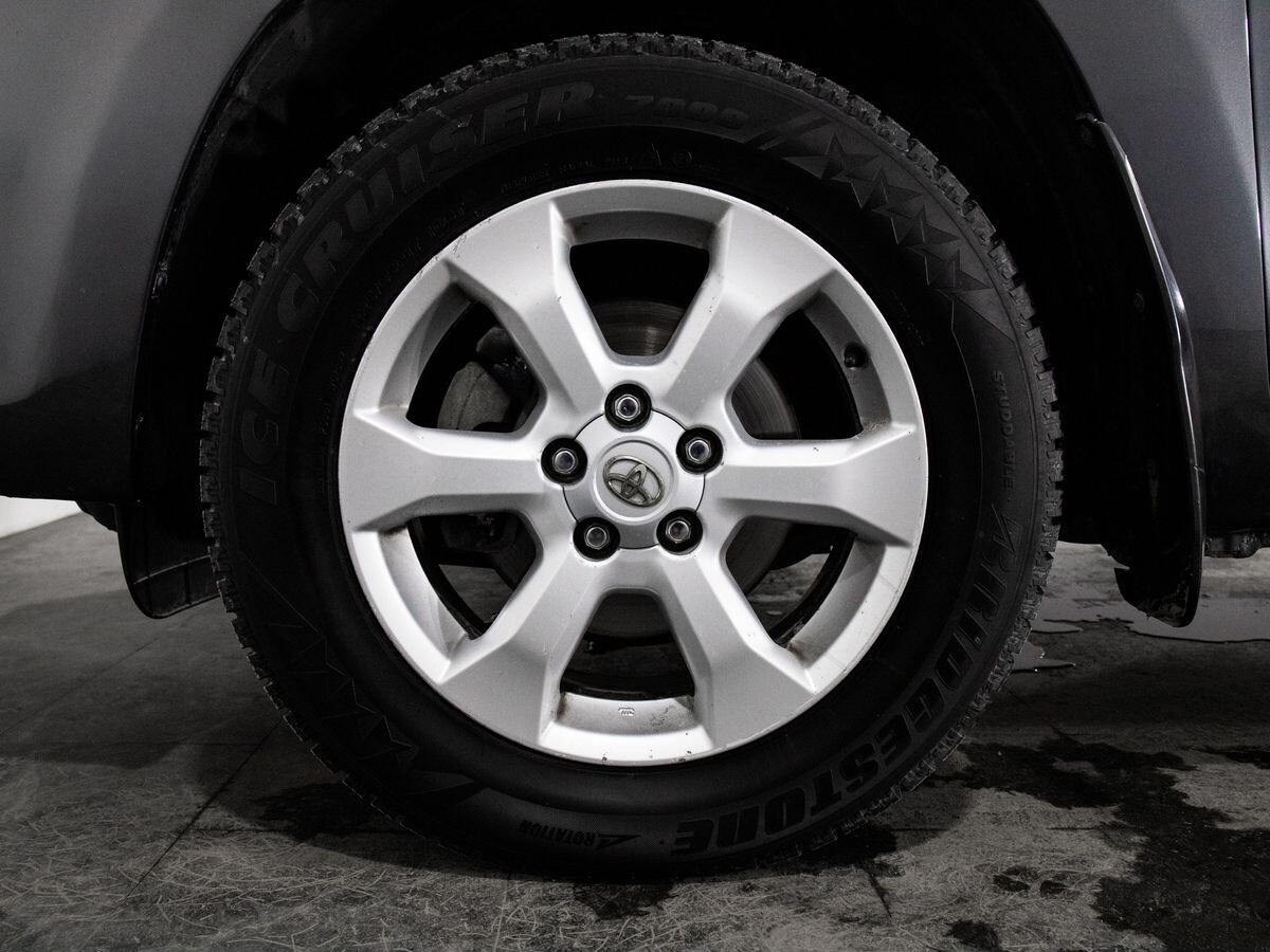 Toyota RAV4 2011 - фото автомобиля