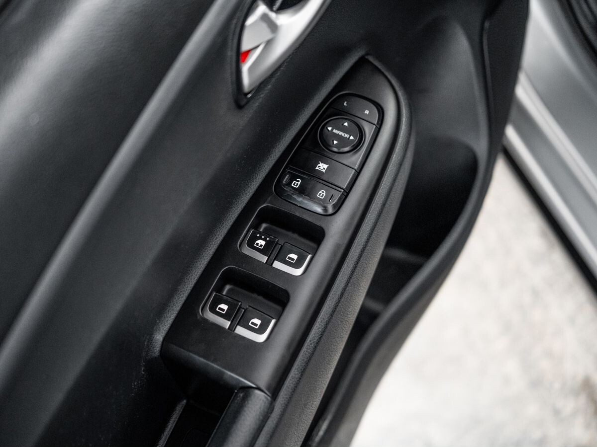 Kia Rio 2019 - фото автомобиля