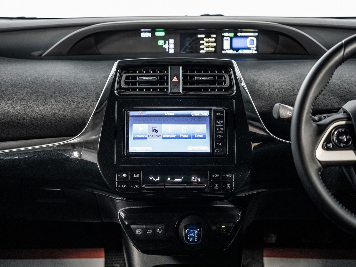 Toyota Prius 2018 - фото автомобиля