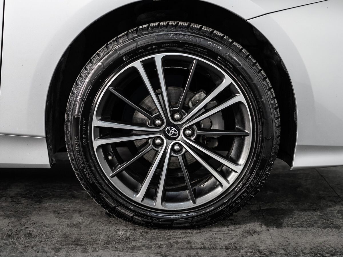 Toyota Prius 2018 - фото автомобиля