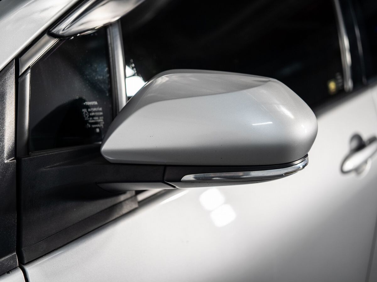 Toyota Prius 2018 - фото автомобиля