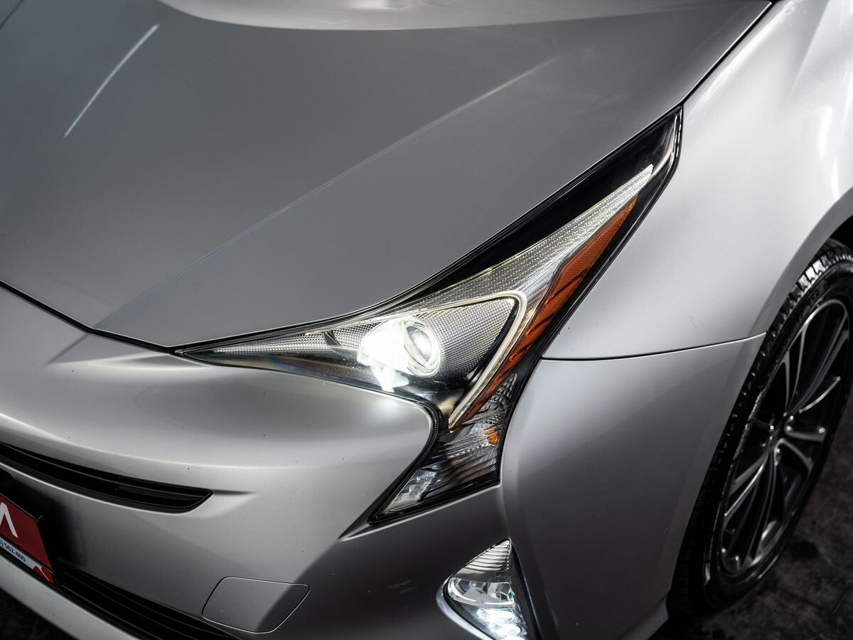 Toyota Prius 2018 - фото автомобиля