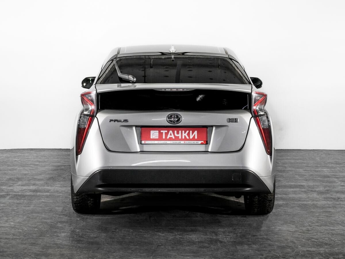 Toyota Prius 2018 - фото автомобиля